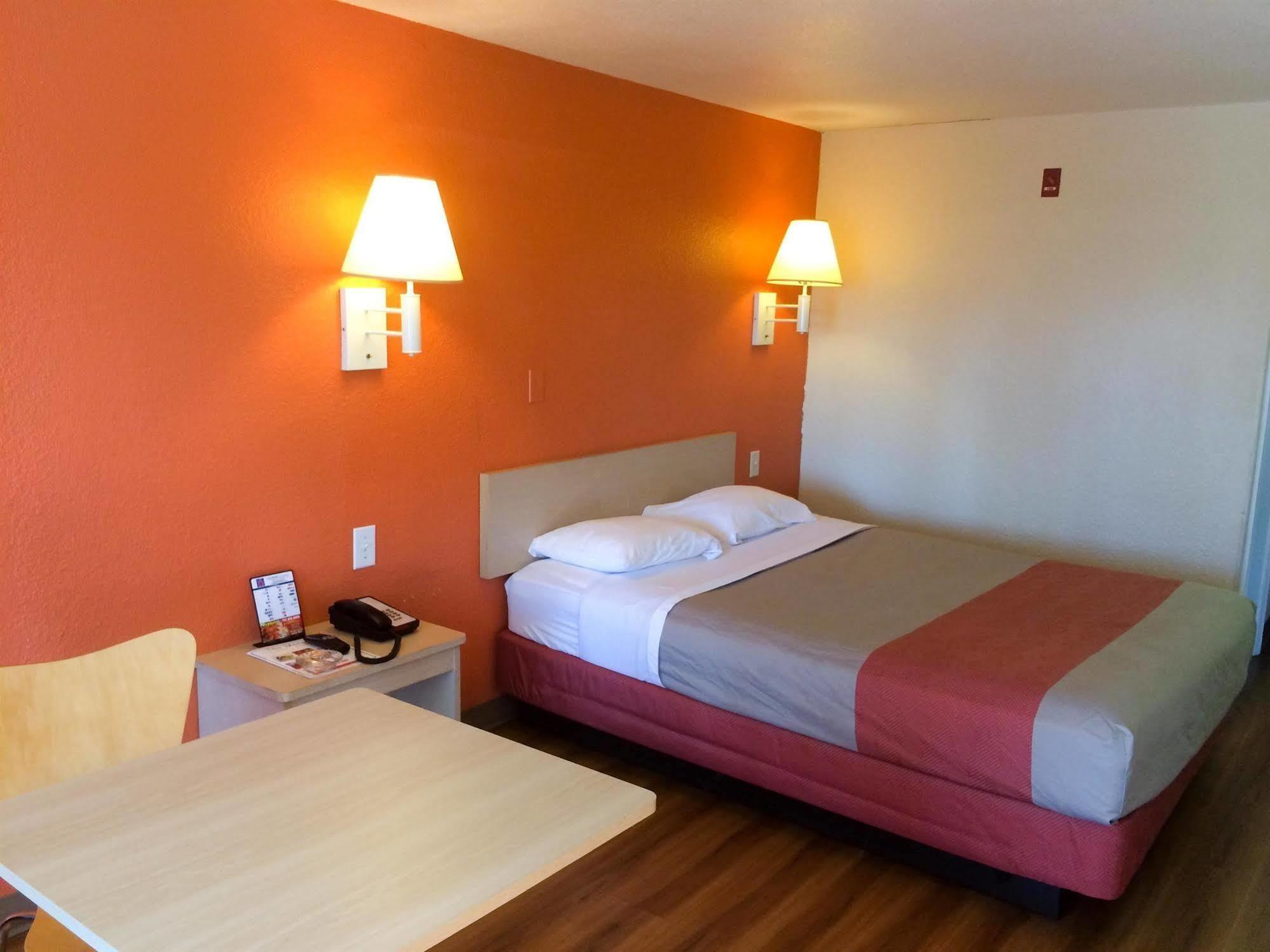 Motel 6-Newport News, Va Екстер'єр фото