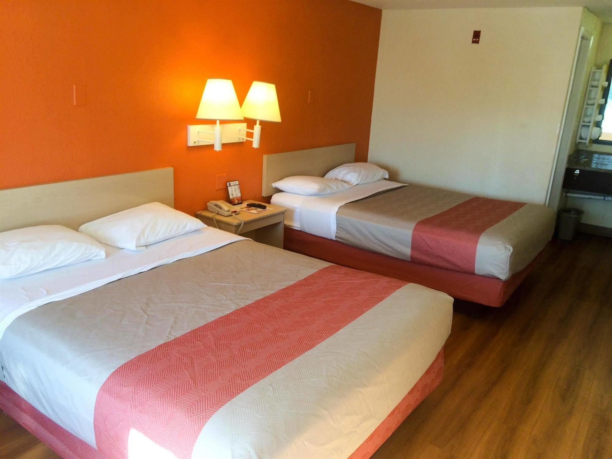 Motel 6-Newport News, Va Екстер'єр фото