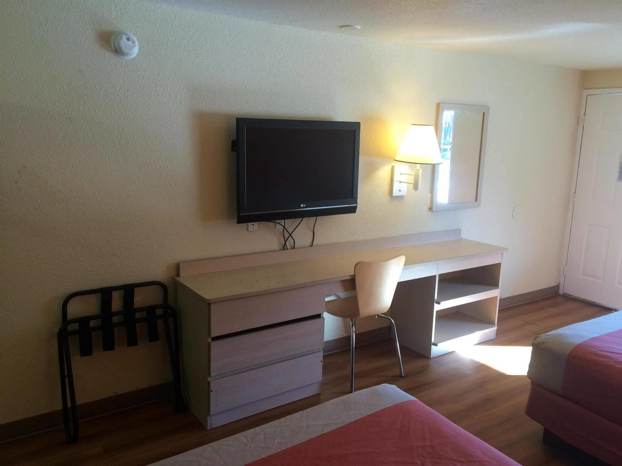 Motel 6-Newport News, Va Екстер'єр фото