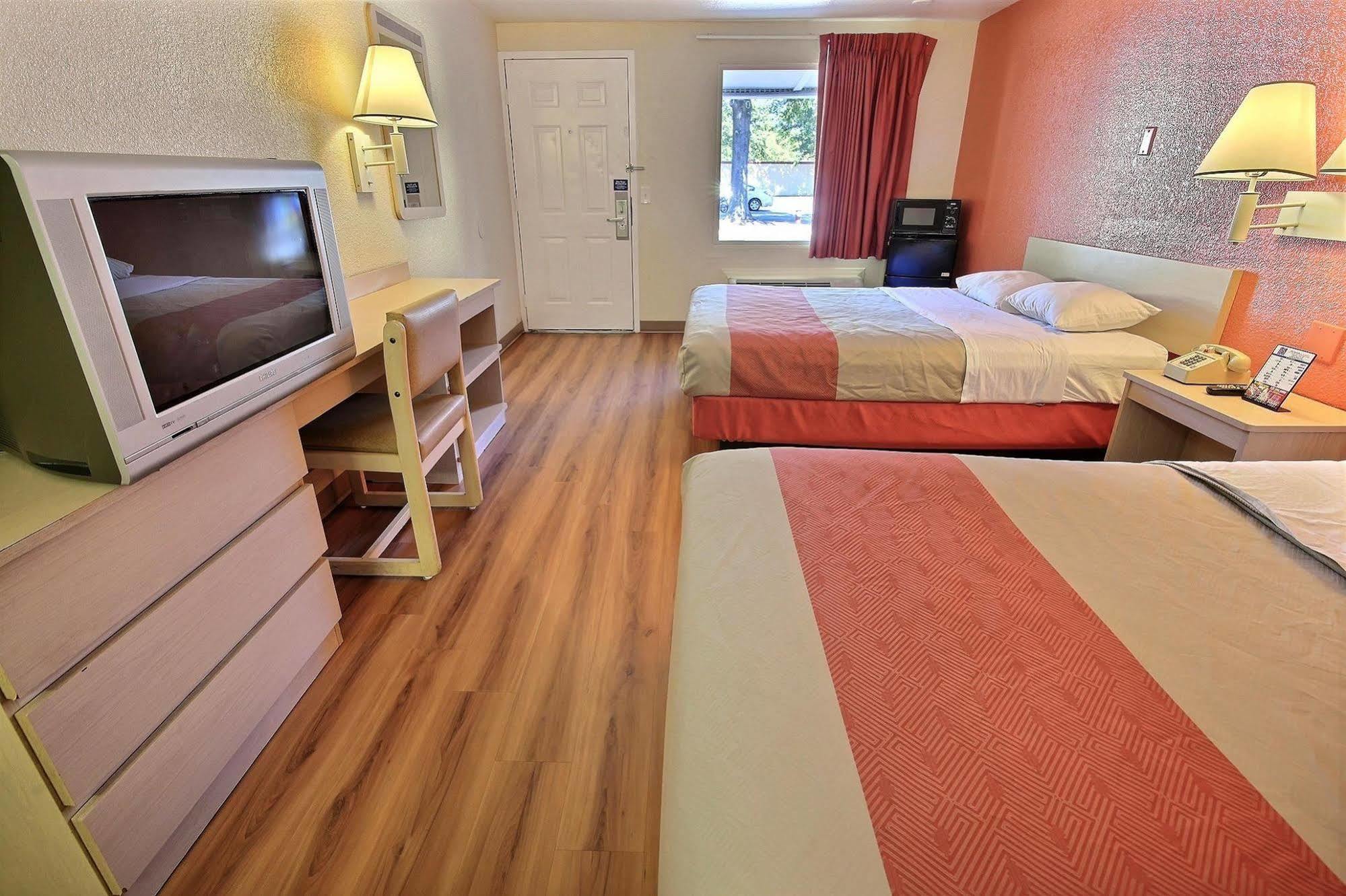 Motel 6-Newport News, Va Екстер'єр фото