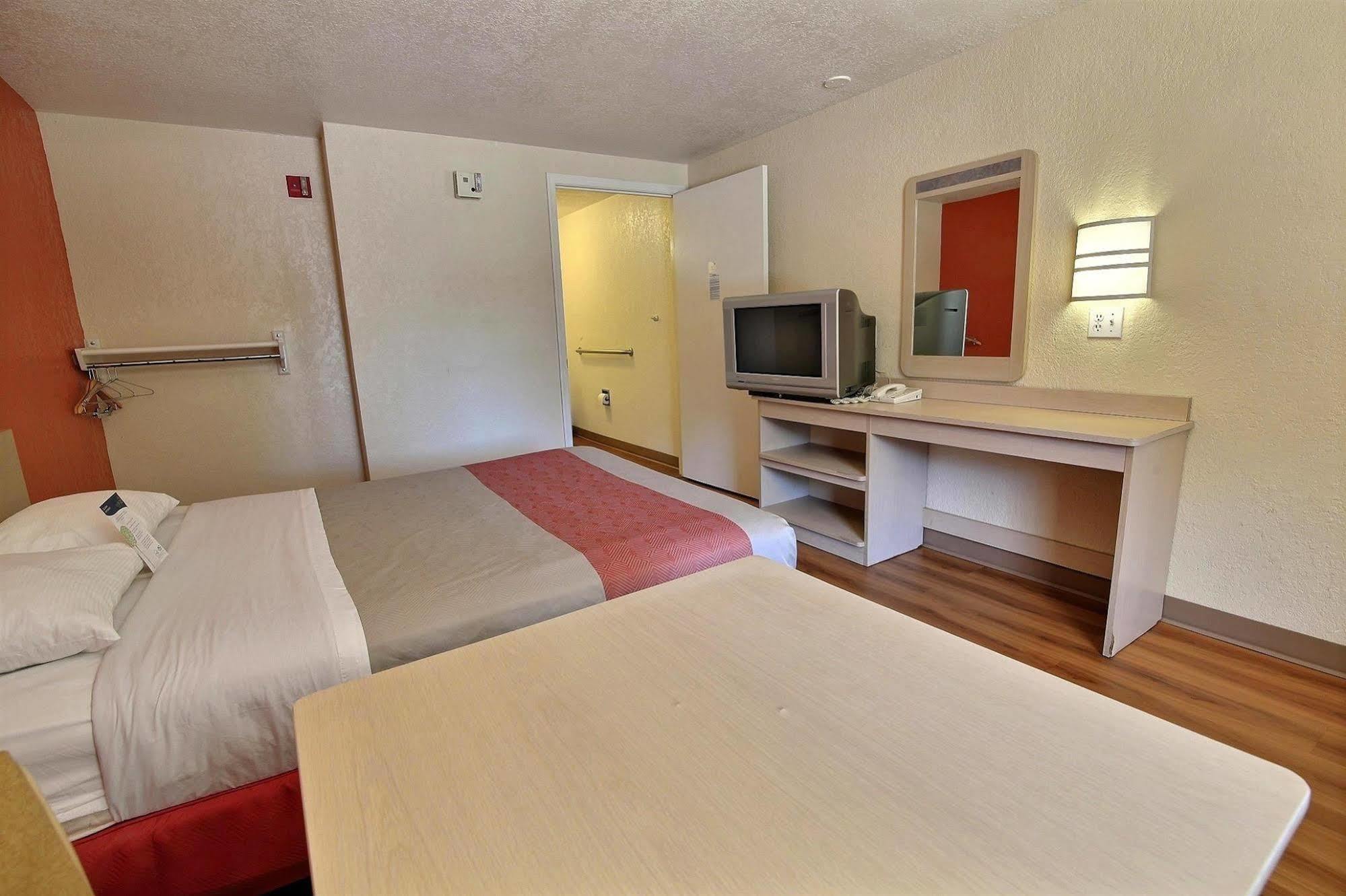 Motel 6-Newport News, Va Екстер'єр фото