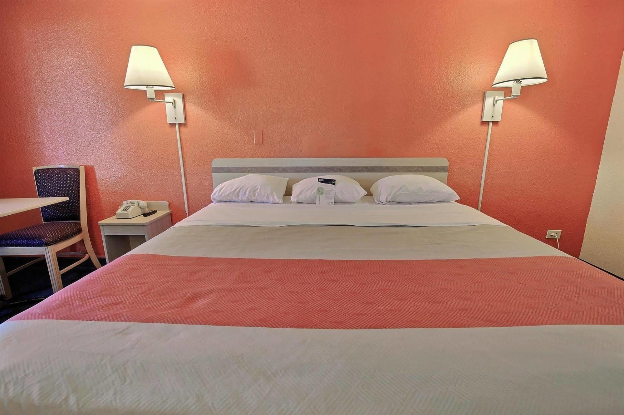 Motel 6-Newport News, Va Екстер'єр фото