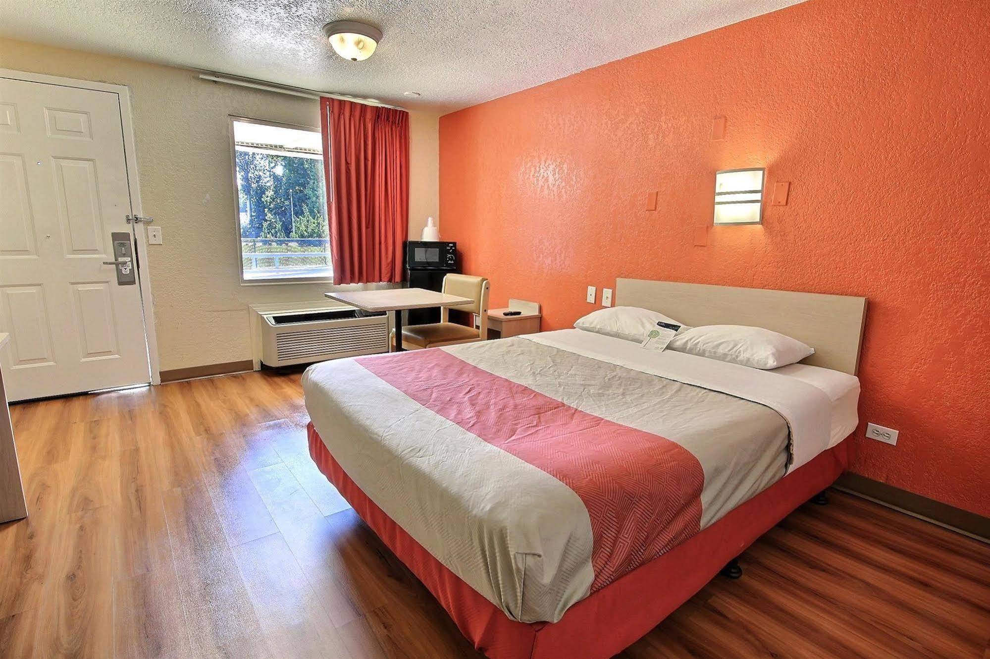 Motel 6-Newport News, Va Екстер'єр фото
