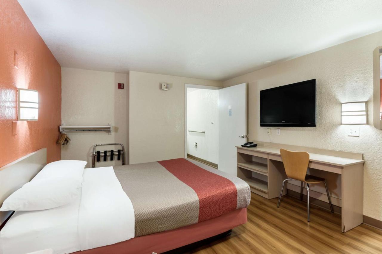 Motel 6-Newport News, Va Екстер'єр фото