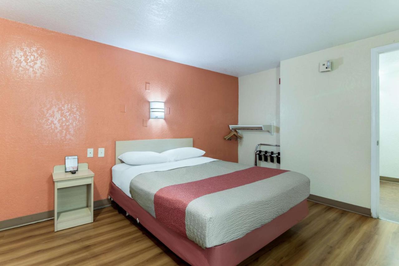 Motel 6-Newport News, Va Екстер'єр фото