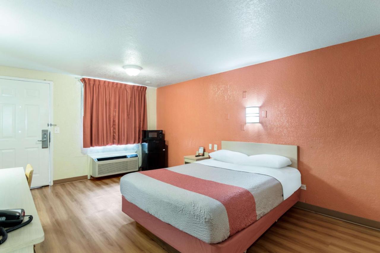 Motel 6-Newport News, Va Екстер'єр фото